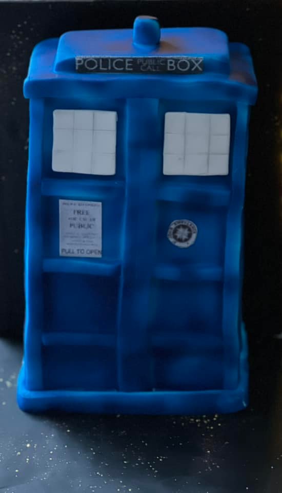 Tardis cake